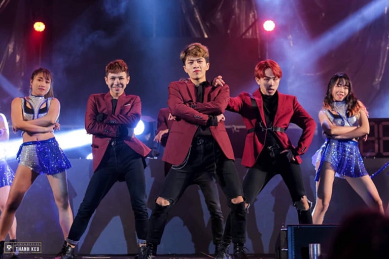 Đây là ảnh trong một lần đi nhảy của mình, nhưng dần cũng ít nhận show hơn vì tự ti do mề đay khắp người Đây là ảnh trong một lần đi nhảy của mình, nhưng dần cũng ít nhận show hơn vì tự ti do mề đay khắp người